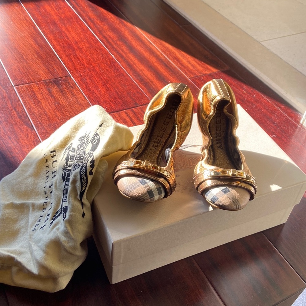 Burberry flat women shoes, brand new size 37
